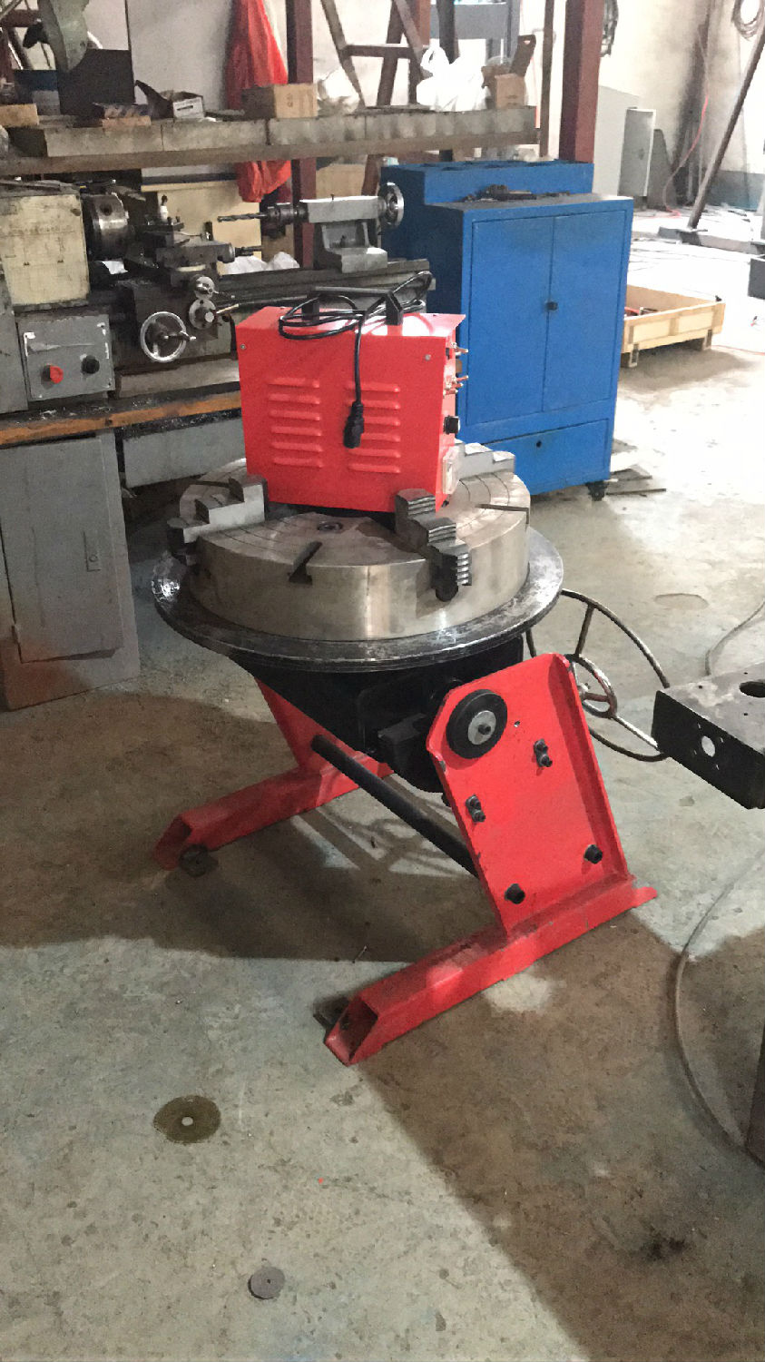 焊接變位機加卡盤(pán).JPG