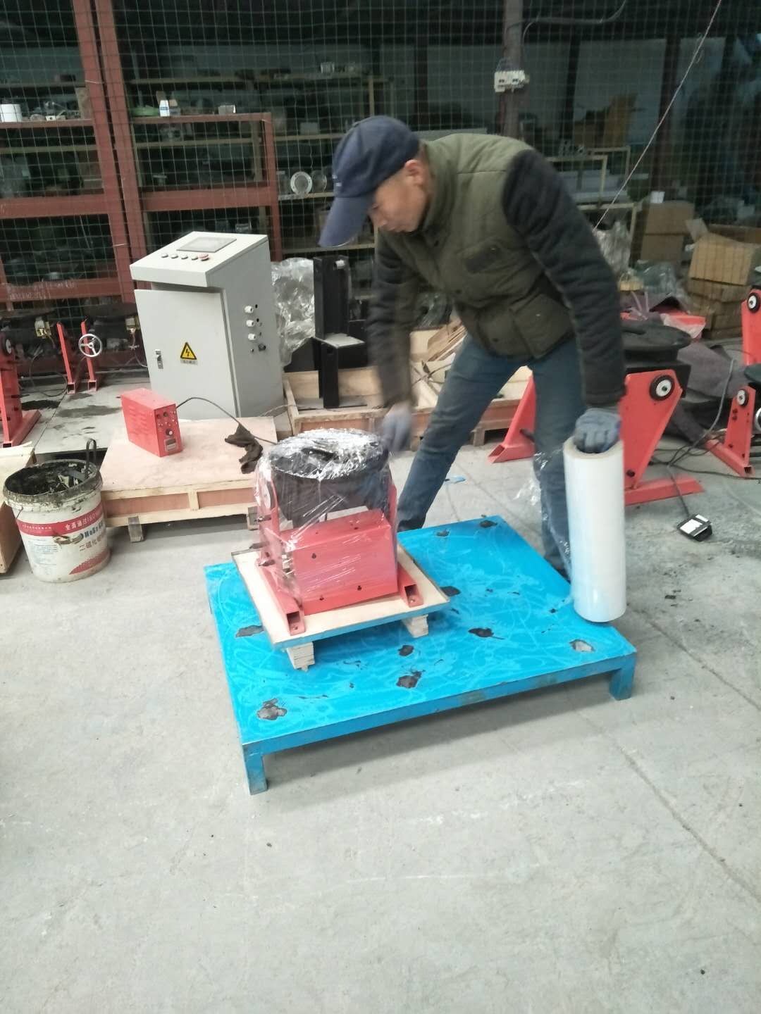 焊接變位機發(fā)貨.jpg 焊接變位機發(fā)貨.jpg