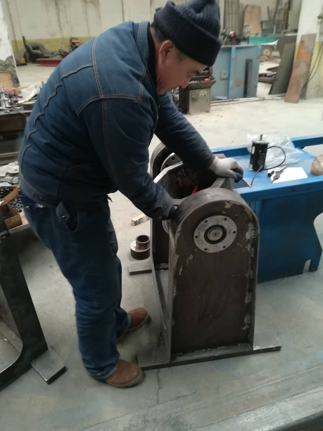 焊工工作中 焊工工作中