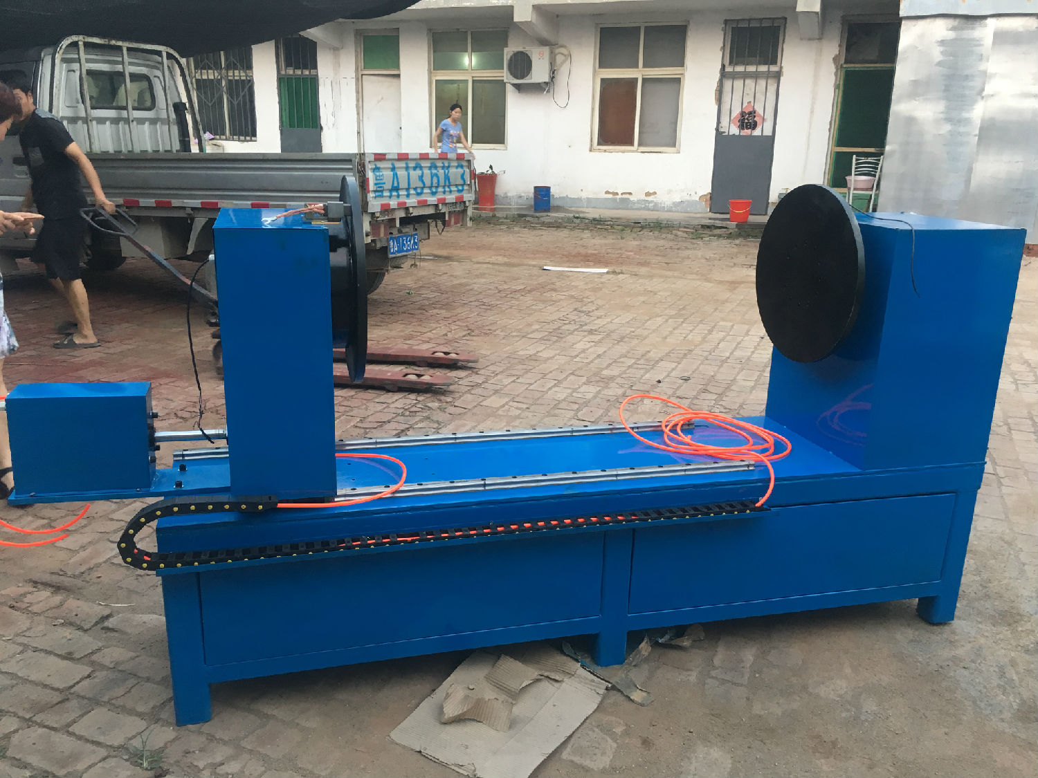 頭尾焊接變位機安全交給客戶(hù) 頭尾焊接變位機安全交給客戶(hù)